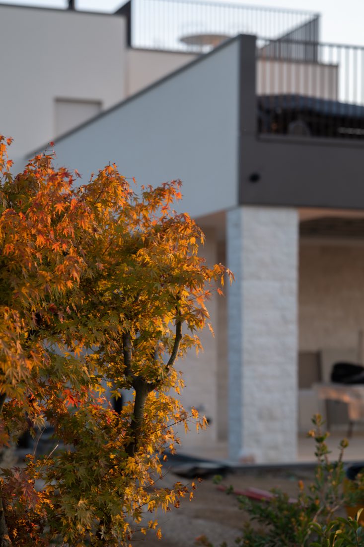 Colori d&rsquo;autunno davanti alla casa