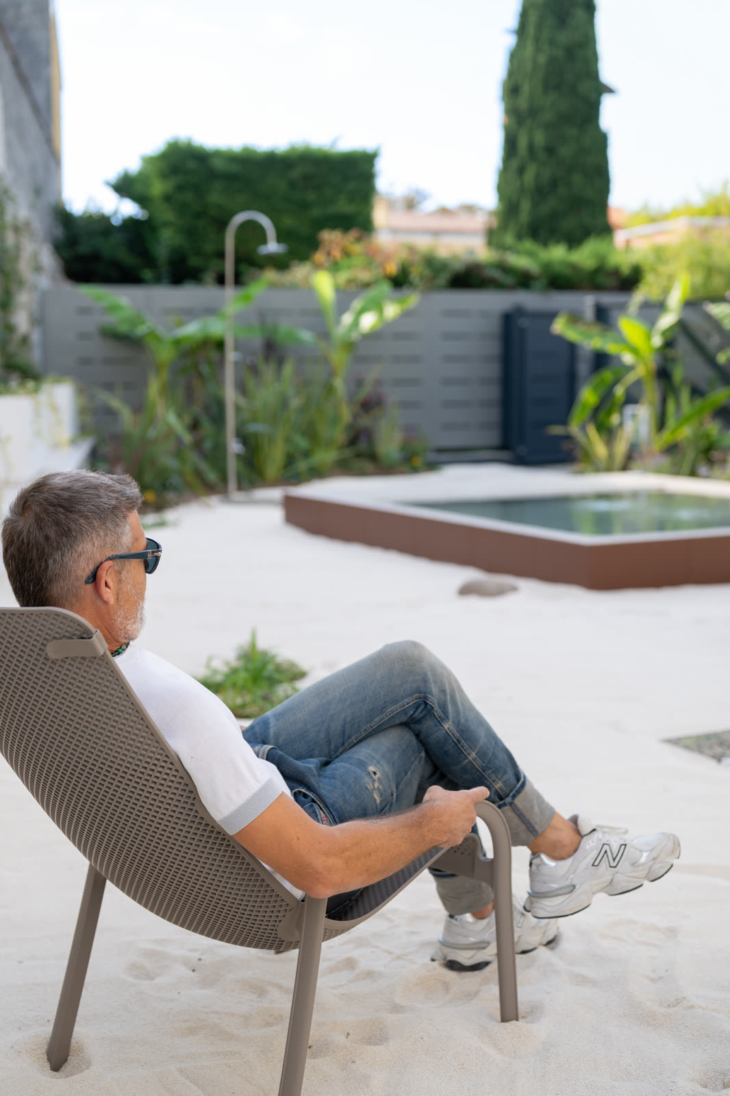 Relax in poltrona davanti a ICONIA